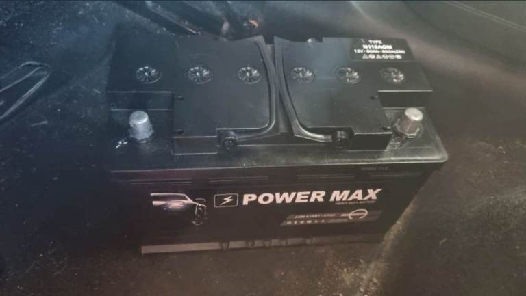Car battery amg 80ah stop start 3 mts old 