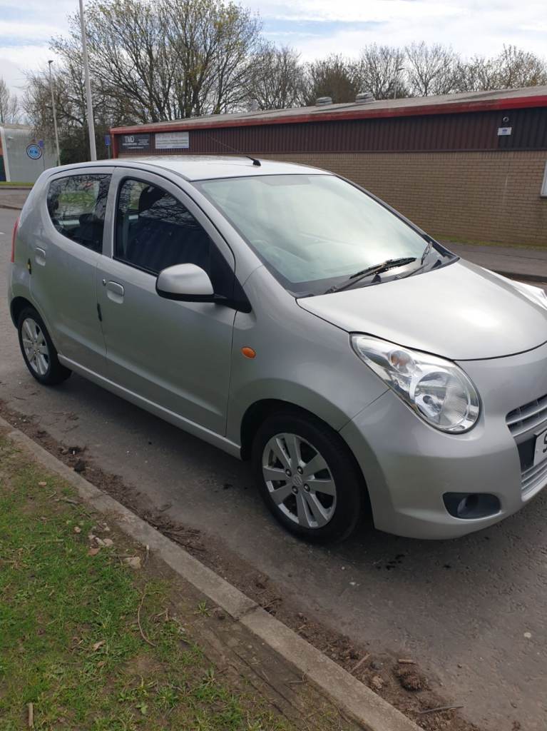 Suzuki Alto SZ4: 5  Door VERY LOW MILEAGE.  24500 On Clock.   £20 Year TAX  reliable & cheap to run.