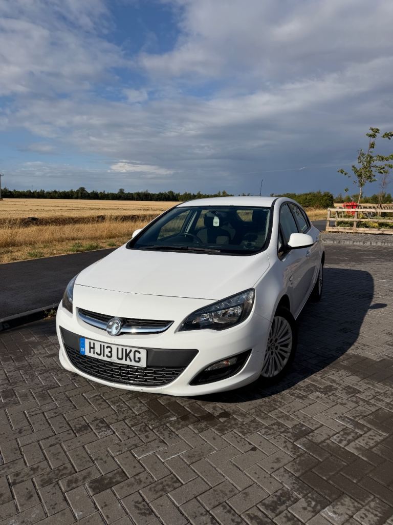 Vauxhall, ASTRA, Hatchback, 2013, Manual, 1598 (cc), 5 doors