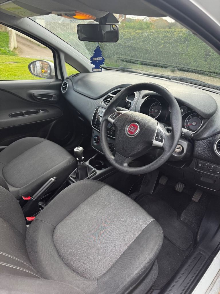Fiat, PUNTO, Hatchback, 2015, Manual, 1242 (cc), 3 doors