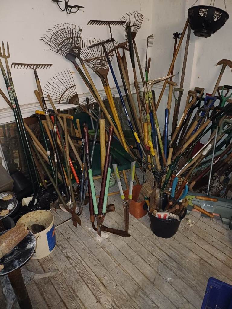 Garden tools read descriptions thanks 