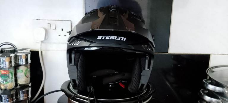 STEALTH MOTORCYCLE HELMET MEDIUM 