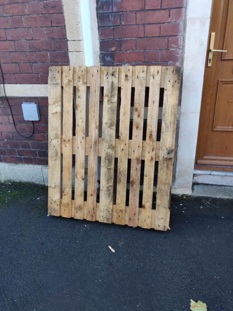 Free wooden pallet