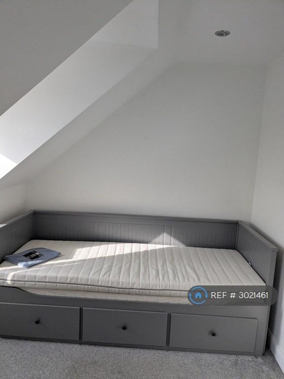 1 bedroom in Oakes Crescent, Dartford, DA1 (#3021461)