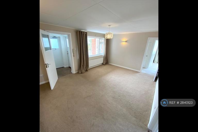 2 bedroom flat in Barrack Road, Exeter, EX2 (2 bed) (#2840123)
