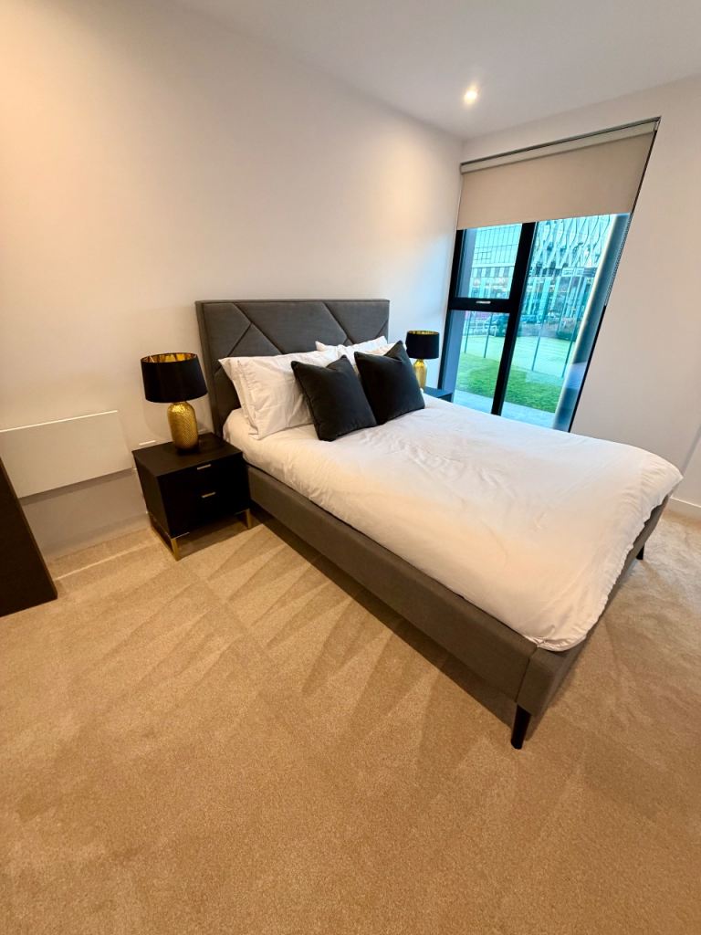 Mon–Fri Executive Room + Private Bathroom – MediaCity UK – £850