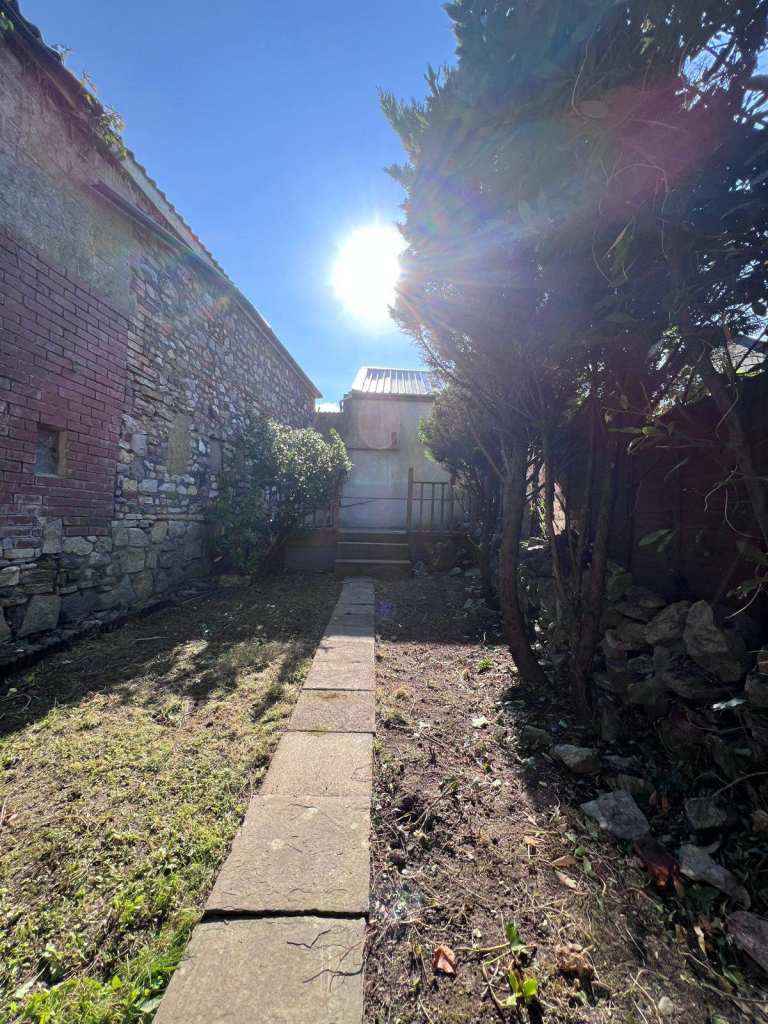 3 bedroom house to rent in Newport Town Centre (unfurnished)