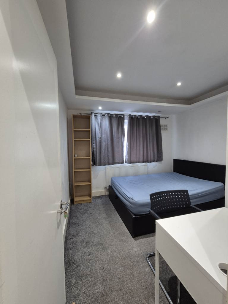 Spacious & Cosy Double Room For Rent AT HA8 6HZ