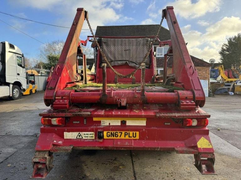 2018 MERCEDES ECONIC 1830 SKIP LOADER