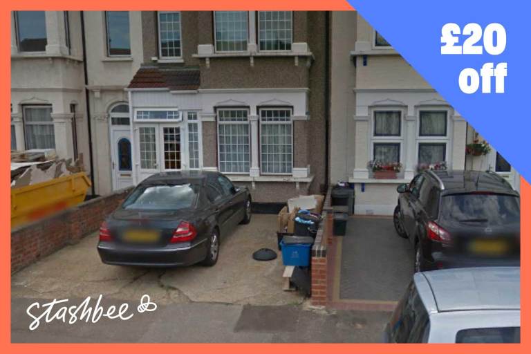 FANTASTIC Parking Space to rent in Ilford (IG1)