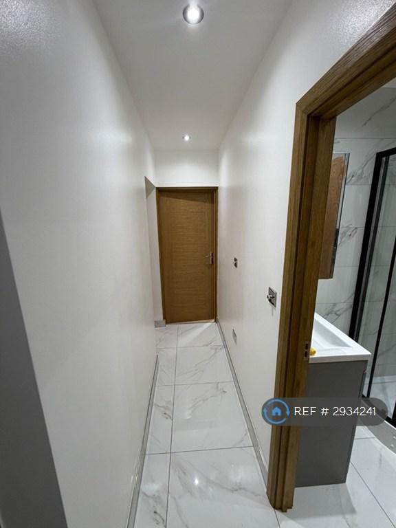 2 bedroom flat in Berwyn House, London, N16 (2 bed) (#2934241)