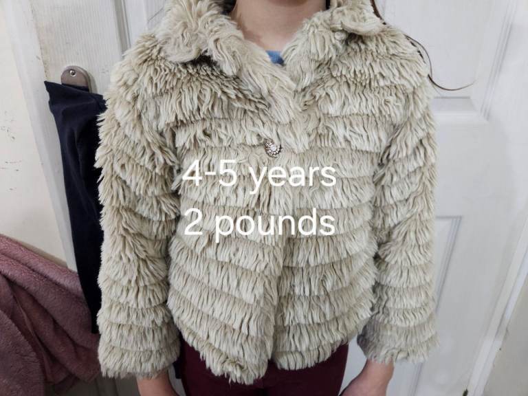 Good conditions clothes for girls 4-5 years 