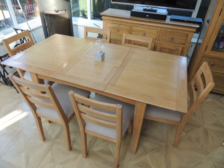Extending Solid Wood Dining Table and 6 matching chairs hardly used free local delivery