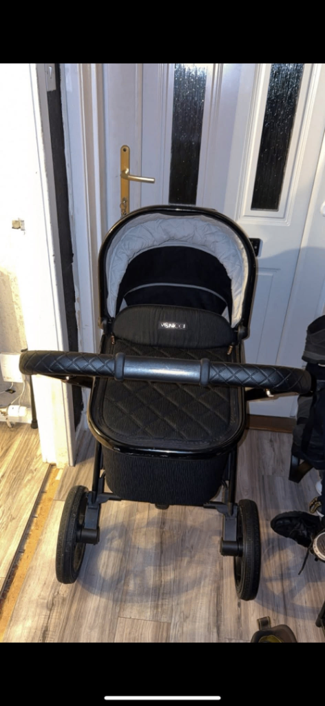 image for Venicci tinum pram 