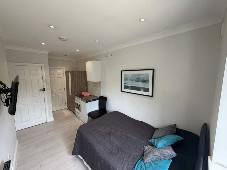 BENEFITS ACCEPTED - Studio Flat Available in Chigwell Redbridge IG6
