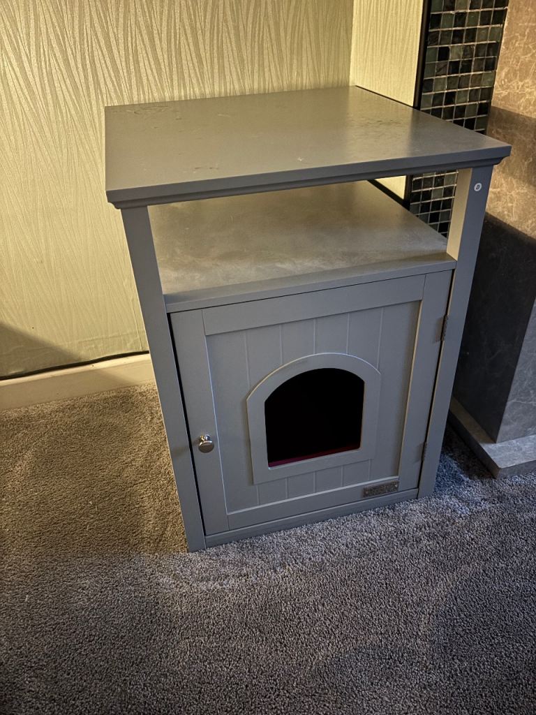 Cat Litter Box Enclosure / Cabinet