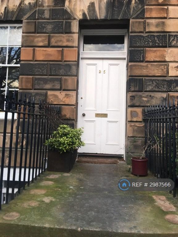 2 bedroom flat in Saxe Coburg Place, Edinburgh, EH3 (2 bed) (#2987566)