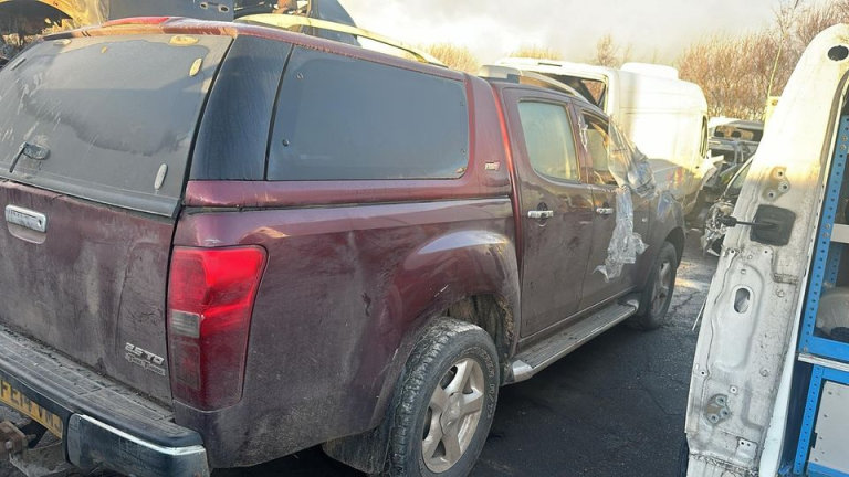 2014 ISUZU D-MAX UTAH BREAKING !!!