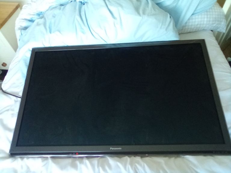 Panasonic Plasma 42" With no stand, HDMI, Controller Included