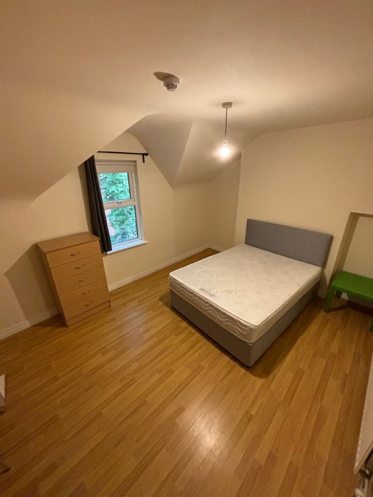 Room to Rent in Stranmillies – £360 pcm (Bills Not Included)