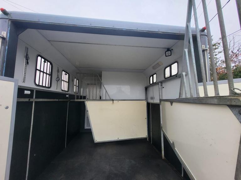 Isuzu NPR Horsebox Horse Box 2009 