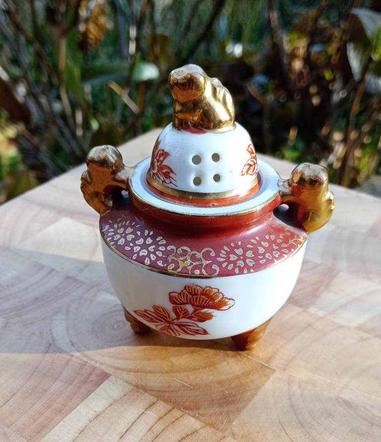 Vintage Japanese Porcelain Small Incense Burner (Koro) With Gold Foo Dog Finials