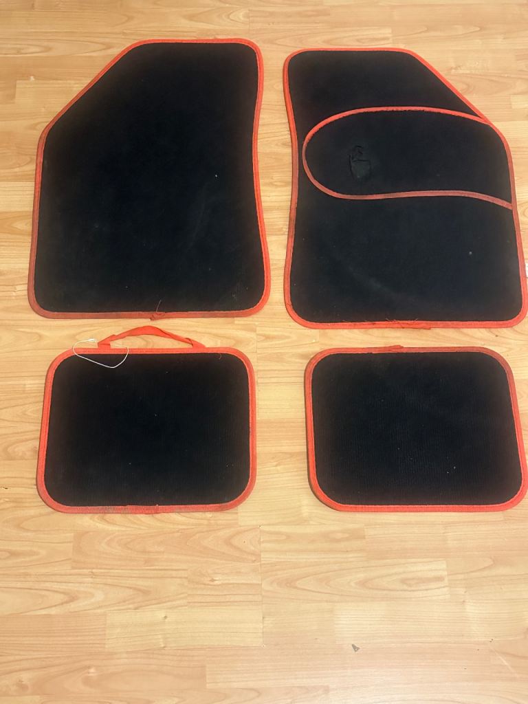 Universal carpet car mats black red 