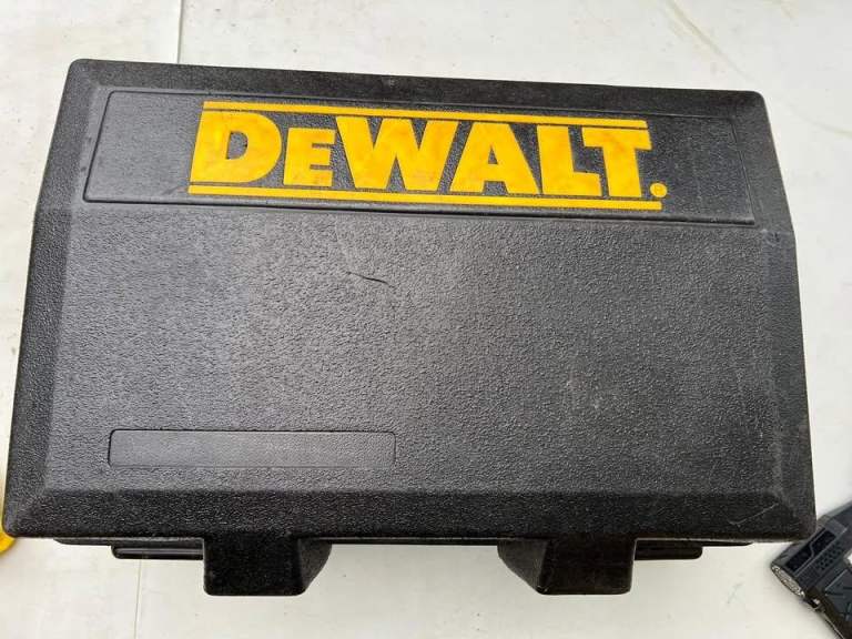 image for DeWalt DW935 14.4V Ni-Mh Batteries x2 - charger and case