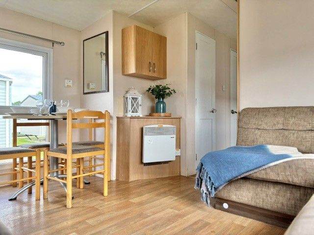 FOUR-BEDROOM STATIC CARAVAN FOR SALE AT BROADLAND SANDS HOLIDAY PARK - BLACK FRIDAY SALE!