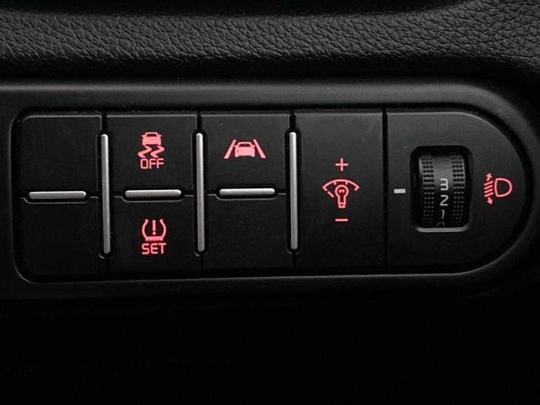 2022 Kia Ceed 1.0T GDi ISG 2 5dr Hatchback PETROL Manual