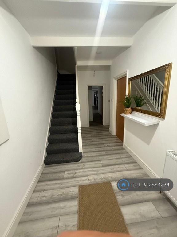 1 bedroom in Green Lane, London, SW16 (#2664274)