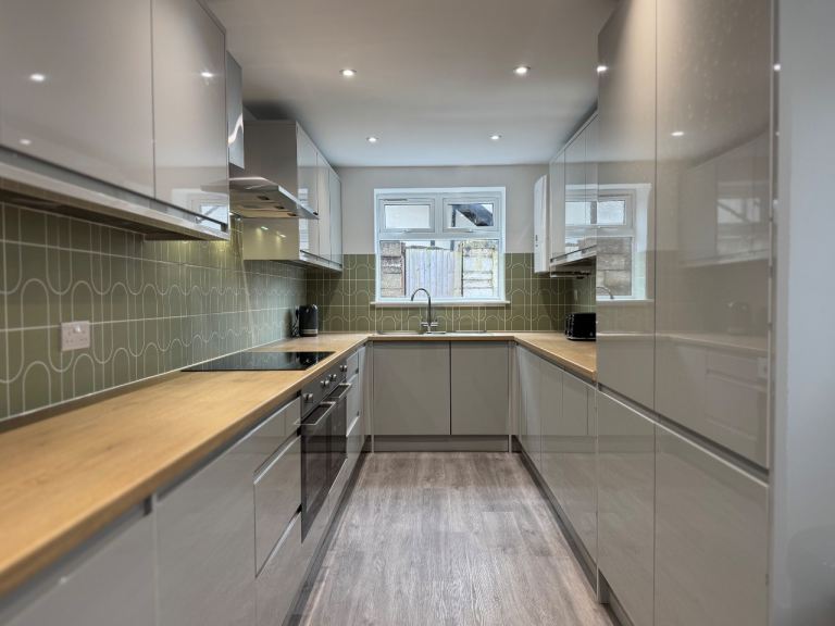 7 Rooms Available PO2