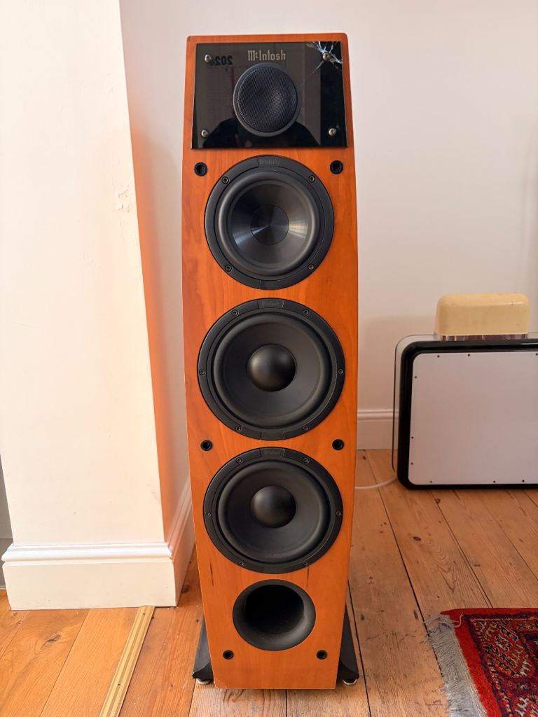 McIntosh 2 Floor standing speakers and Centre speaker
