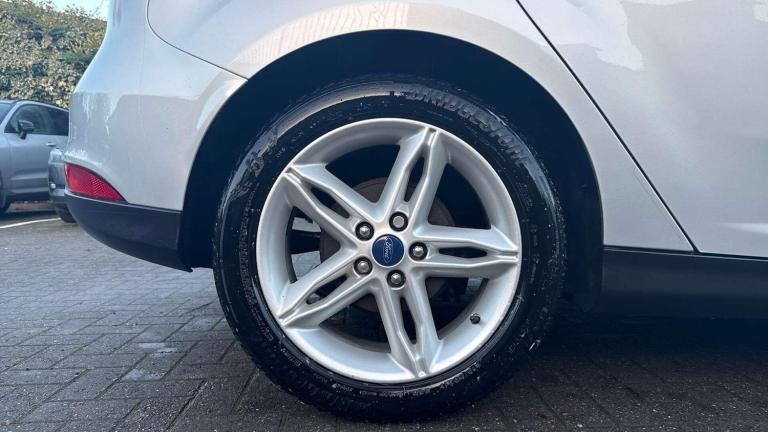 2016 Ford Focus 1.0 EcoBoost 125 Zetec 5dr HATCHBACK PETROL Manual