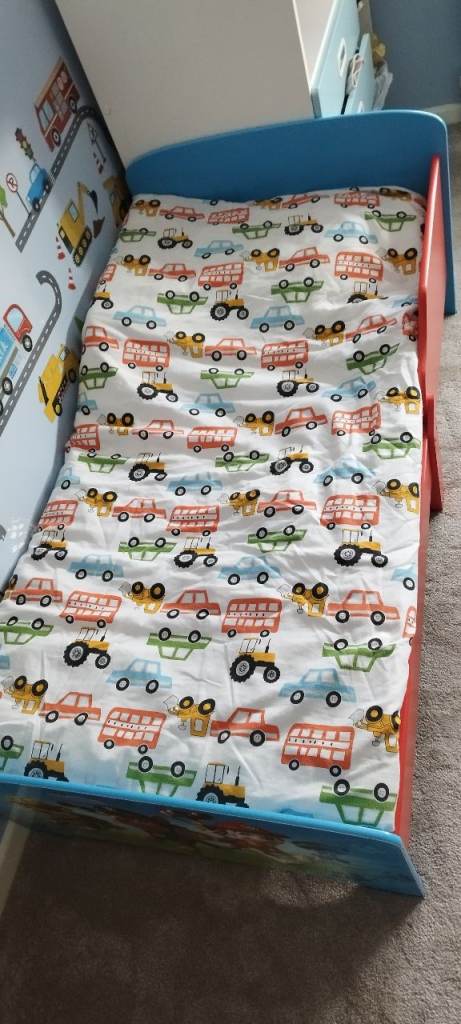 Toddler bed 