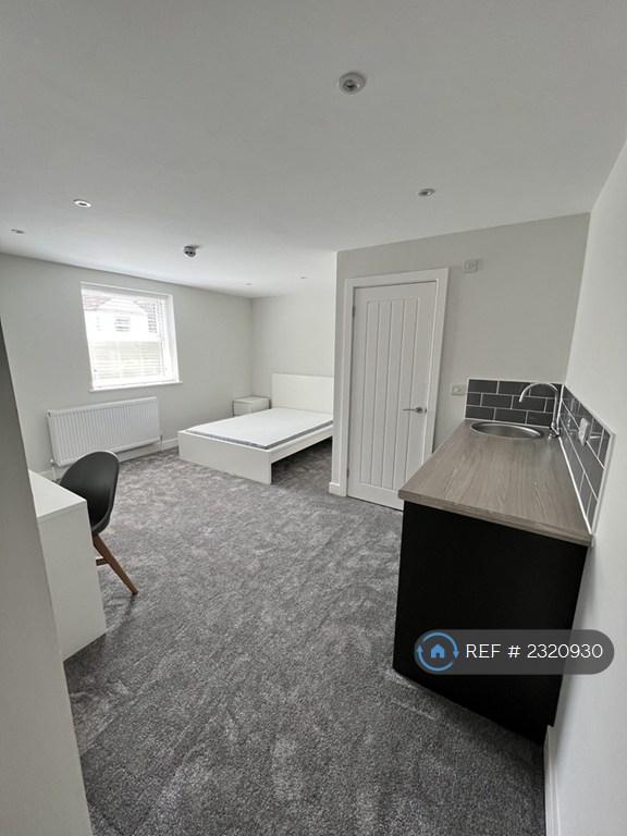 1 bedroom in Milton Road, Portsmouth, PO3 (#2320930)