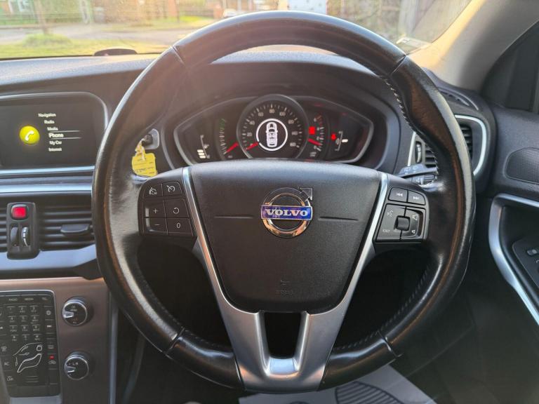 2015 Volvo V40 Cross Country 2.0 D4 Lux Nav Euro 6 (s/s) 5dr HATCHBACK Diesel Manual