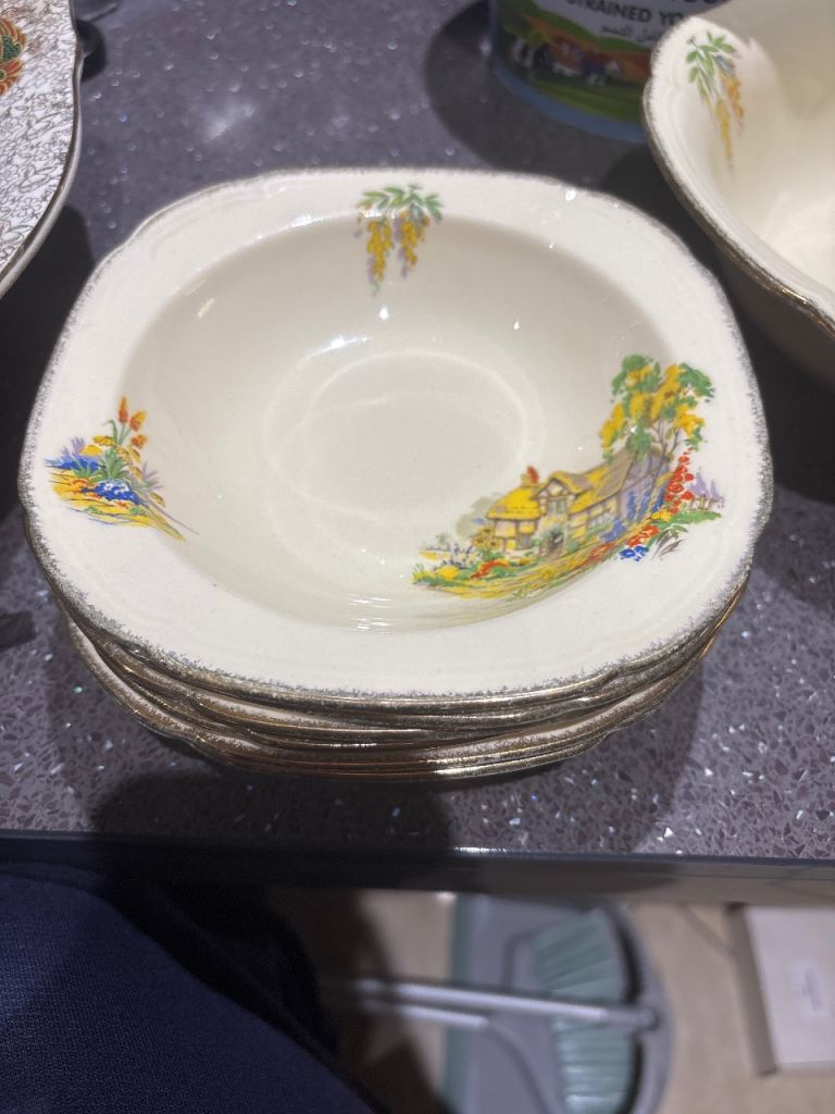 Vintage Style Bowls Set