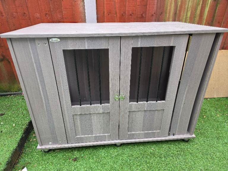 Dog kennel/sideboard 