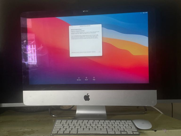 Apple iMac 21.5” Late 2014 | 8GB RAM | Keyboard & Mouse | Fully Working