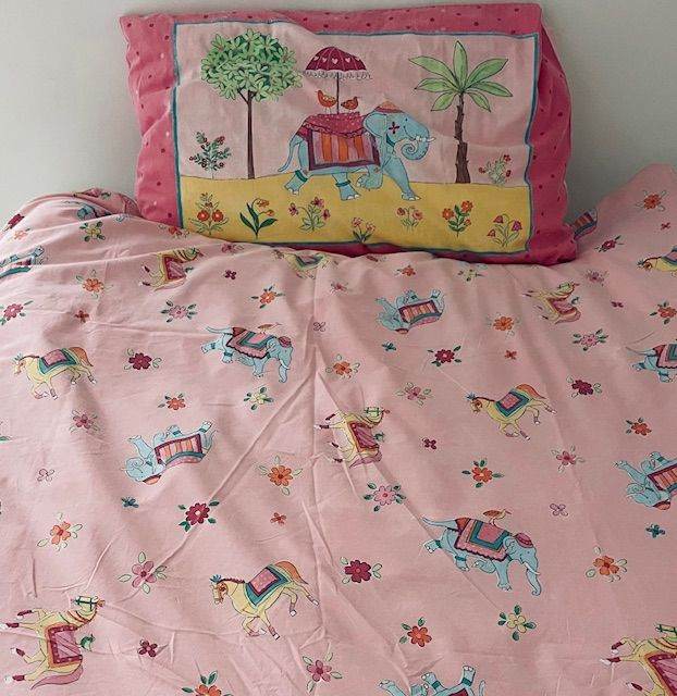 Child’s single bedding set: elephants, horses, peacocks, flowers, size L 195cm x W 120cm 