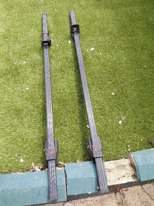 FREE - ROOF RACK CROSSBARS