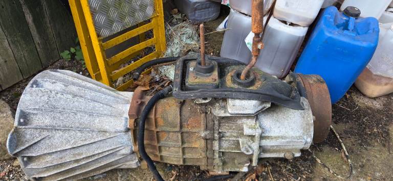 LANDROVER DISCO 1 200 TDI GEARBOX COMPLETE.