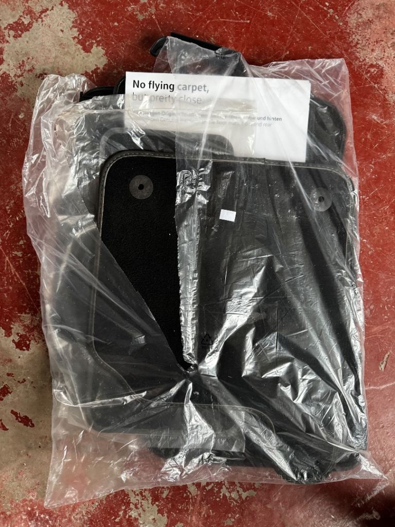 Full set brand new carpet mats - VW Allspace Tiguan 2022