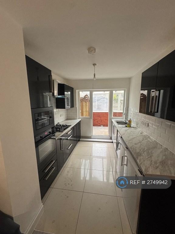 2 bedroom flat in North Finchley, London, N12 (2 bed) (#2749942)