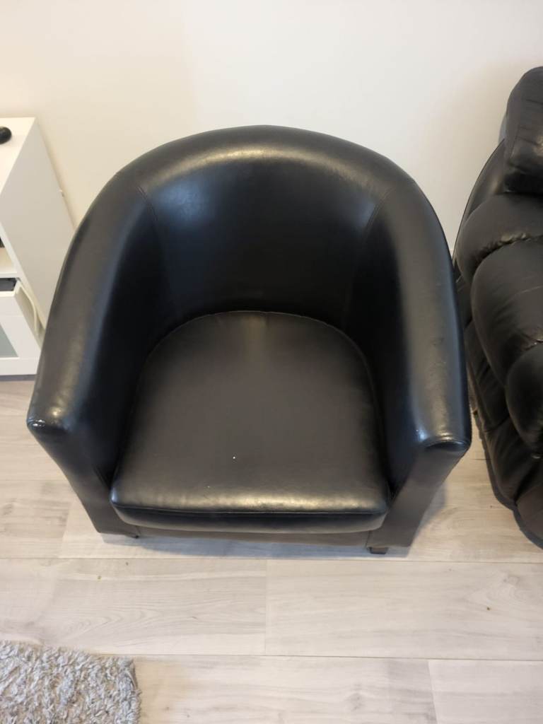 Black Leather Tub Armchair – Good Condition