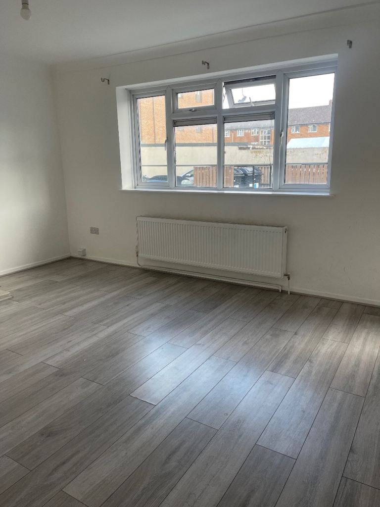 Two bedroom flat for rant at Newbury Park 