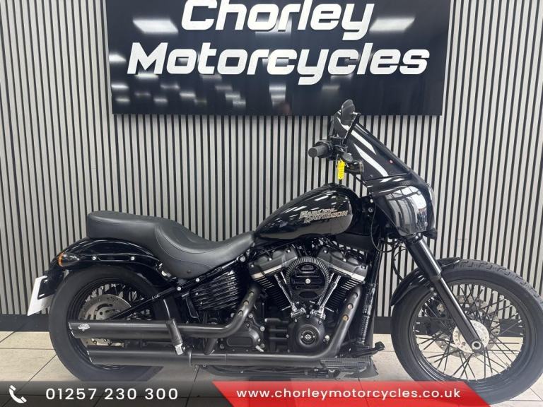 2018 Harley Davidson Street Bob 1745cc FXBB custom cruiser in stealth black