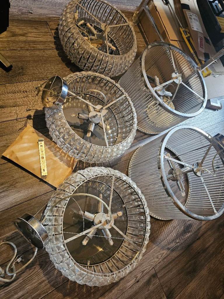 image for NEED GONE Light fittings x5 or individual