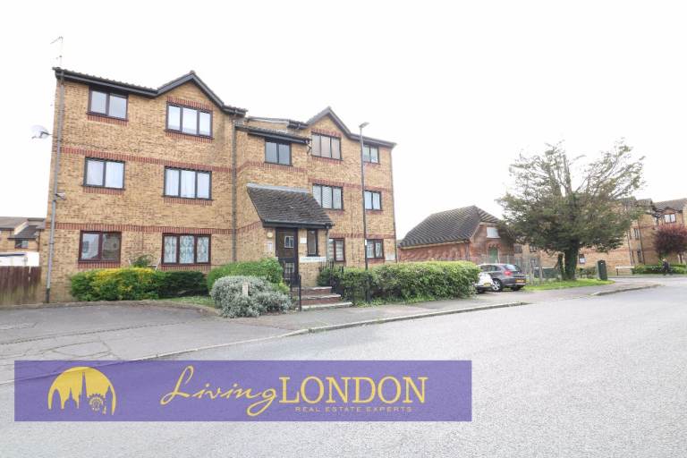 Studio Flat to Rent in Charlton Road N9